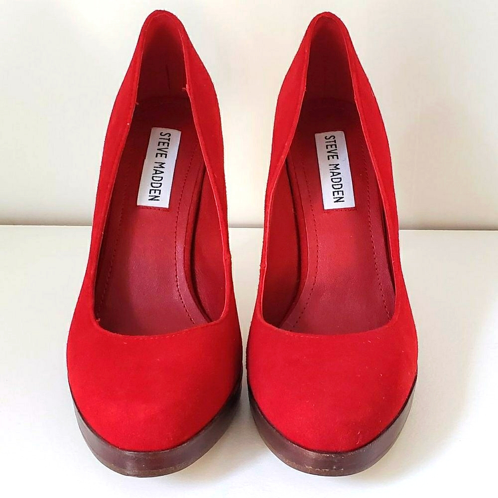 Brand NEW Steve Madden Red Suede Heels 6,  NWOT